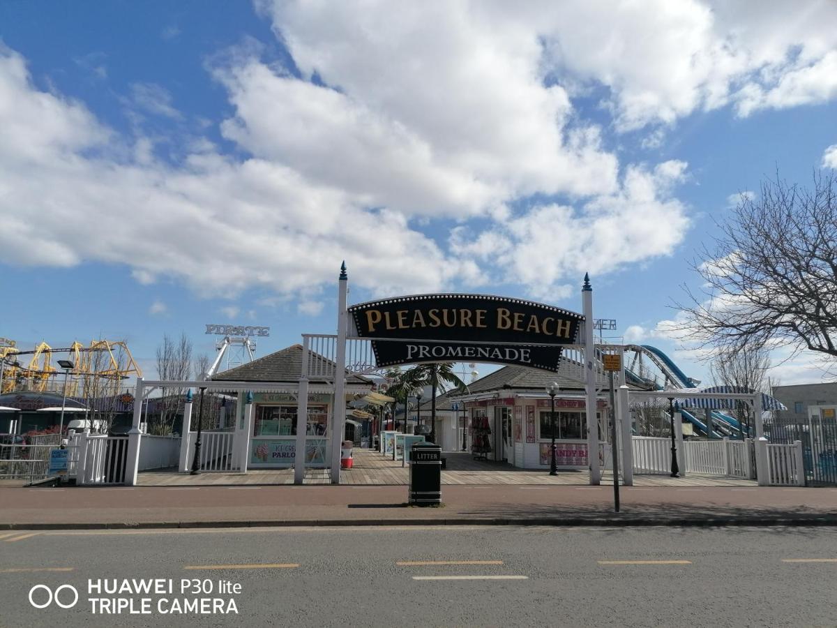 Pleasure Beach Apartment With Garden Skegness Exterior photo