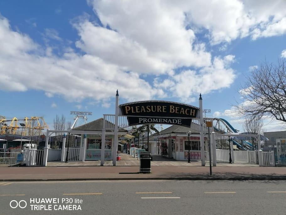 Pleasure Beach Apartment With Garden Skegness Exterior photo